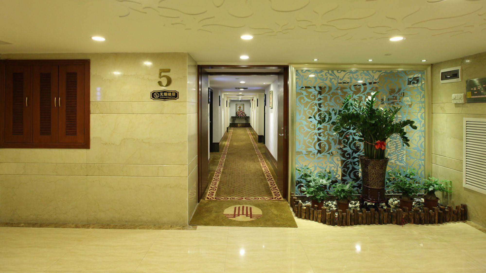 New World Hotel Guangzhou Bagian luar foto